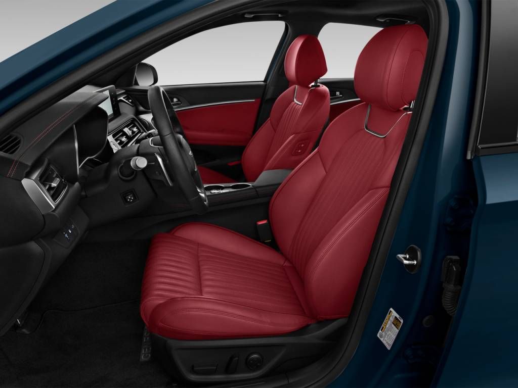 Genesis G70 - interior