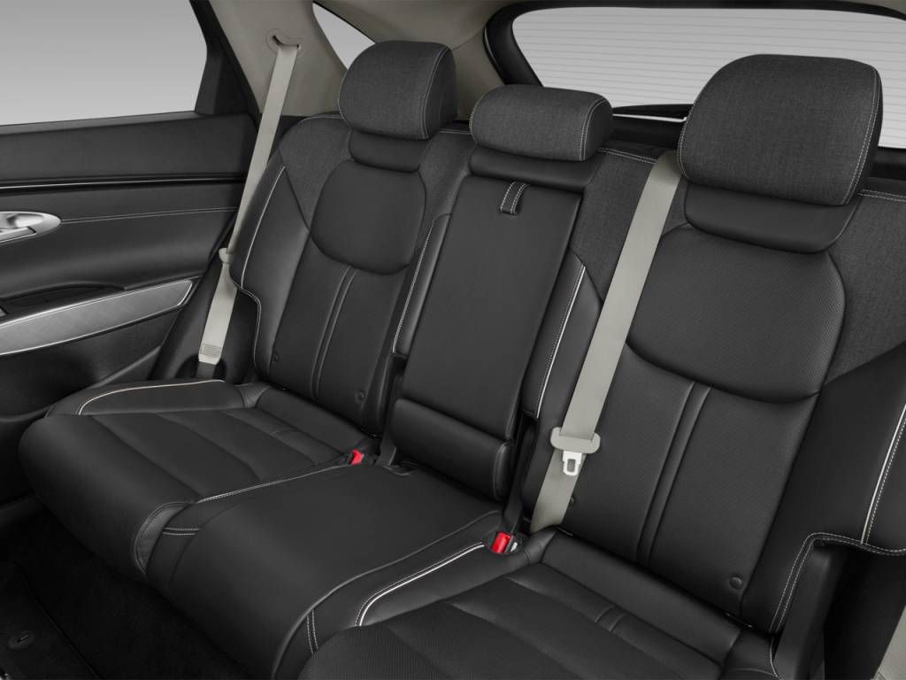 Genesis G70 - interior